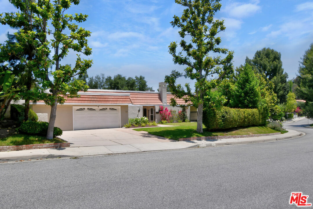 Property Photo: 23637 Park Belmonte CA 91302
