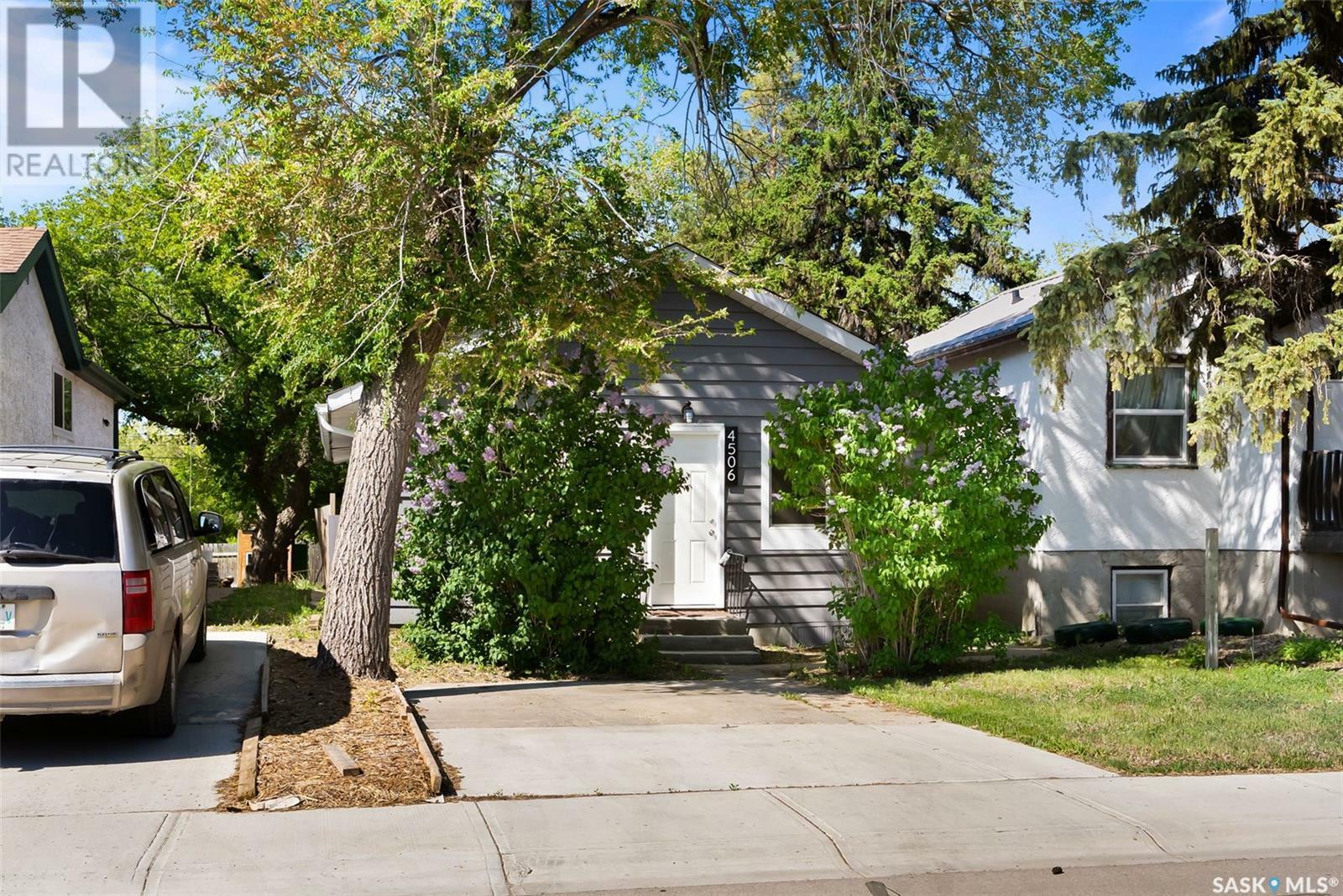 Property Photo: 4506 2nd Avenue N SK S4R 0Y4
