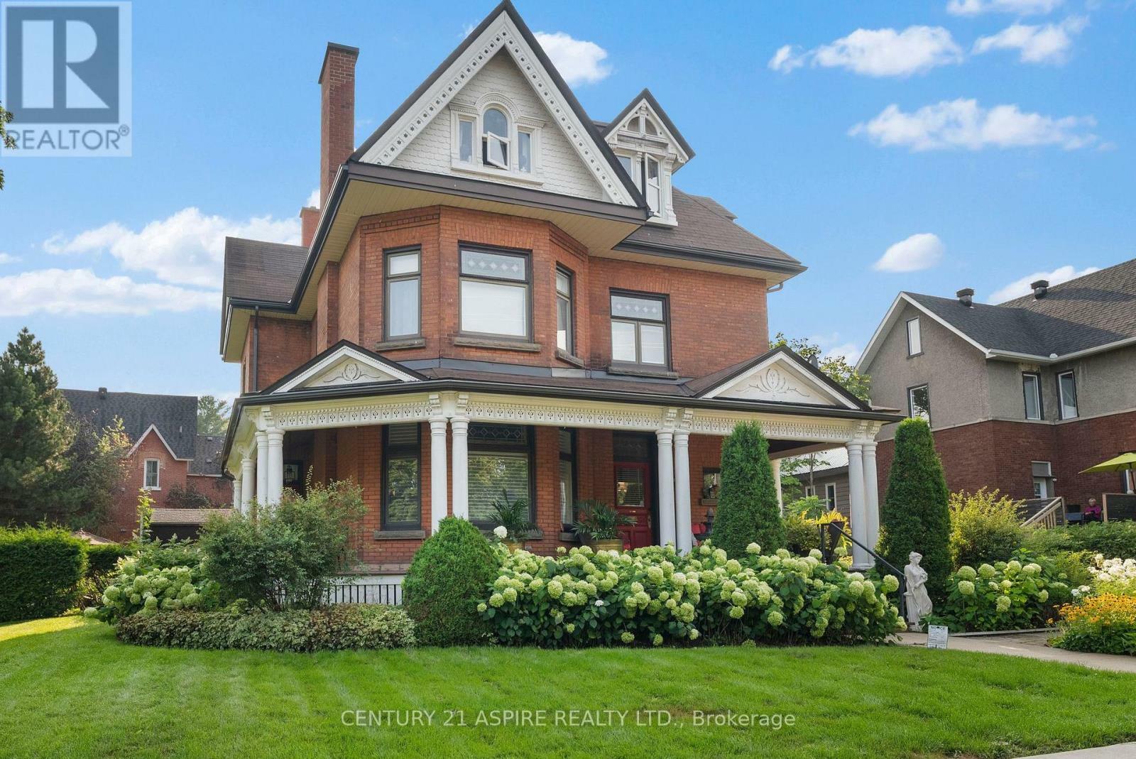 307 Maple Avenue  Pembroke ON K8A 1L8 photo