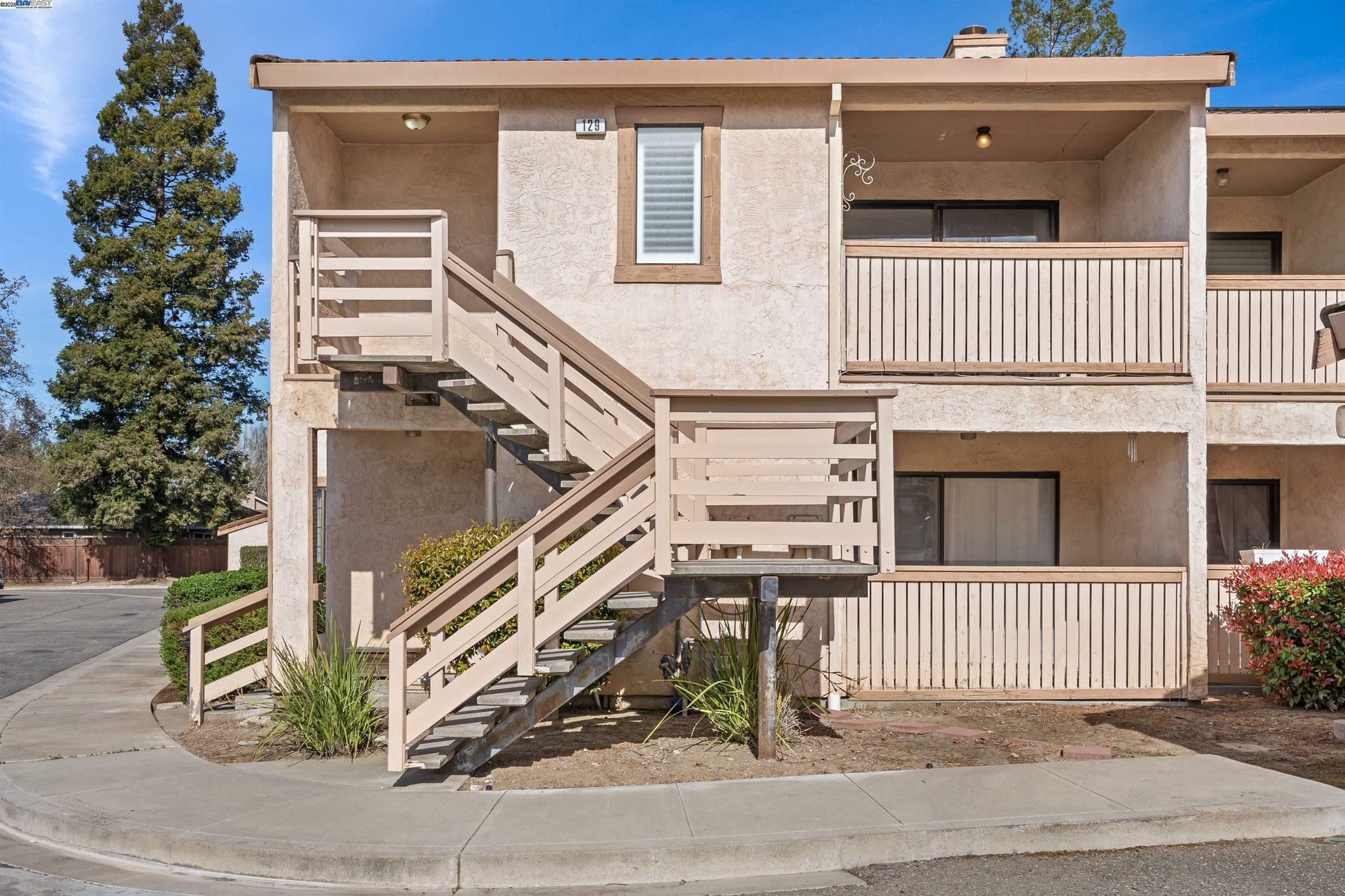 Property Photo:  129 Ray St  CA 94566 
