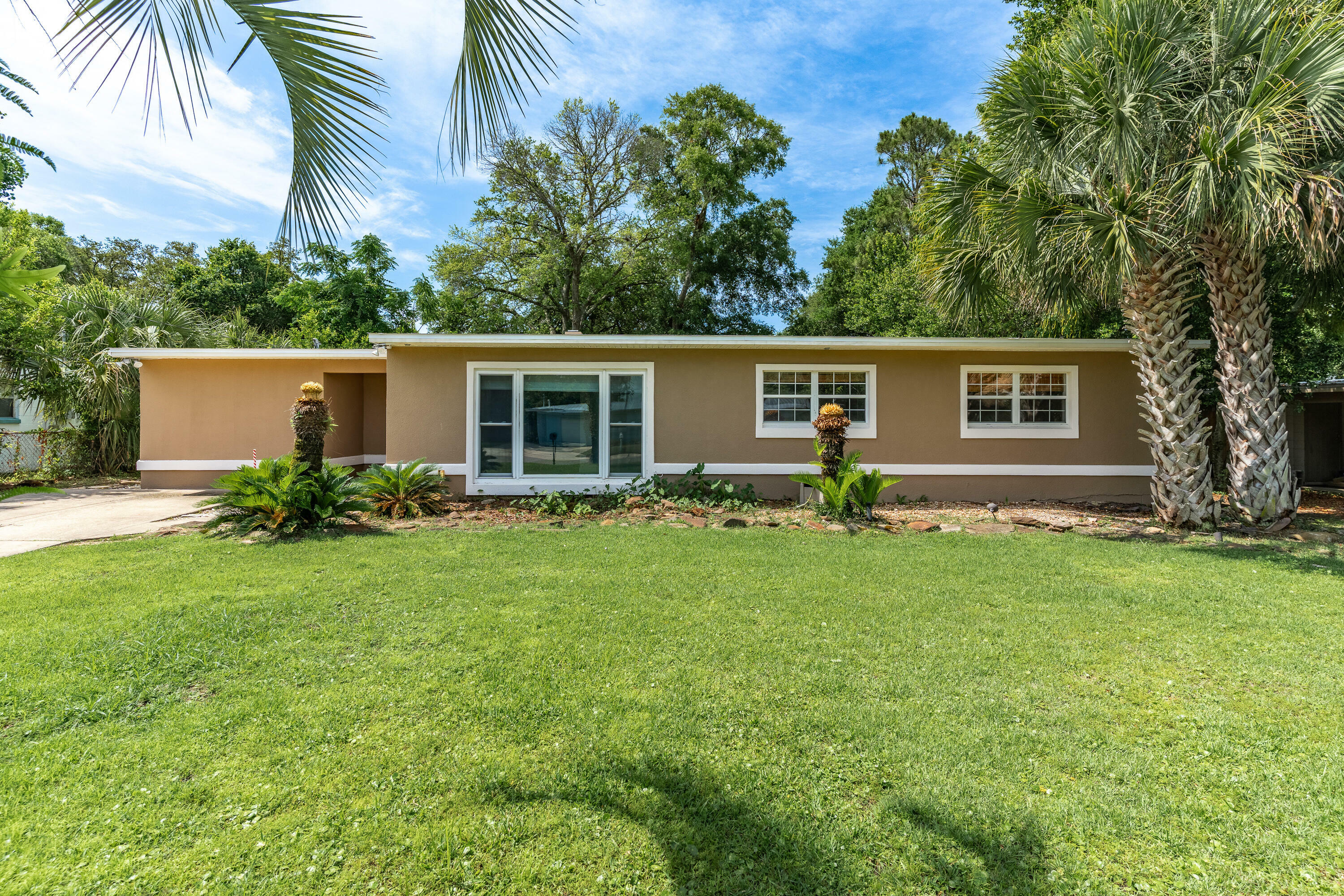Property Photo: 361 NE Gardner Drive FL 32548