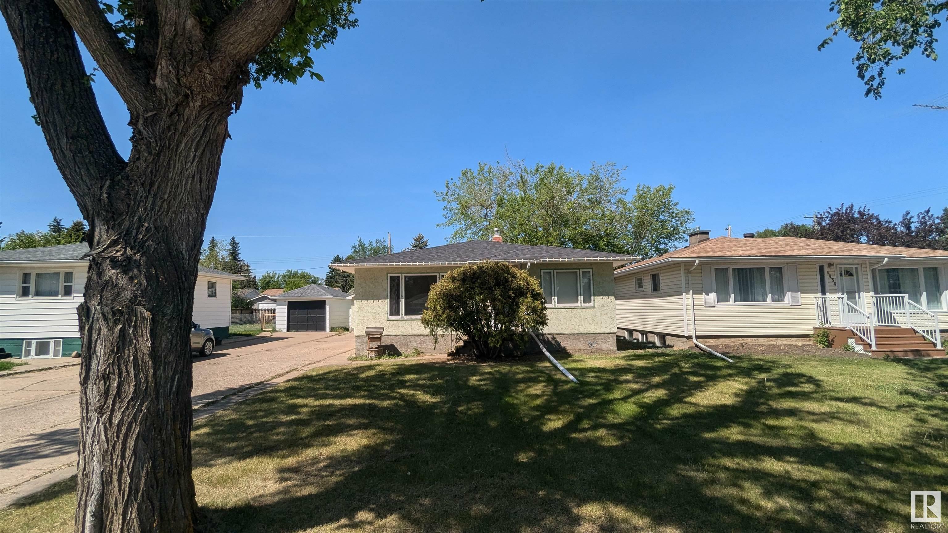 Photo de la propriété:  4430 50 Street  AB T9C 1A5 