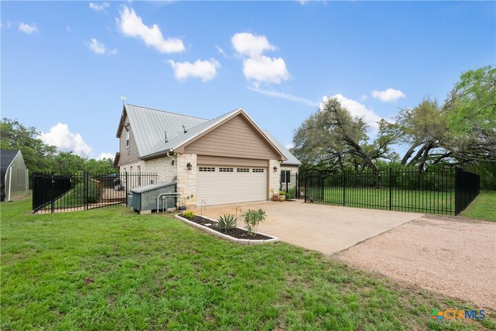 Property Photo: 260 County Road 413 TX 78669