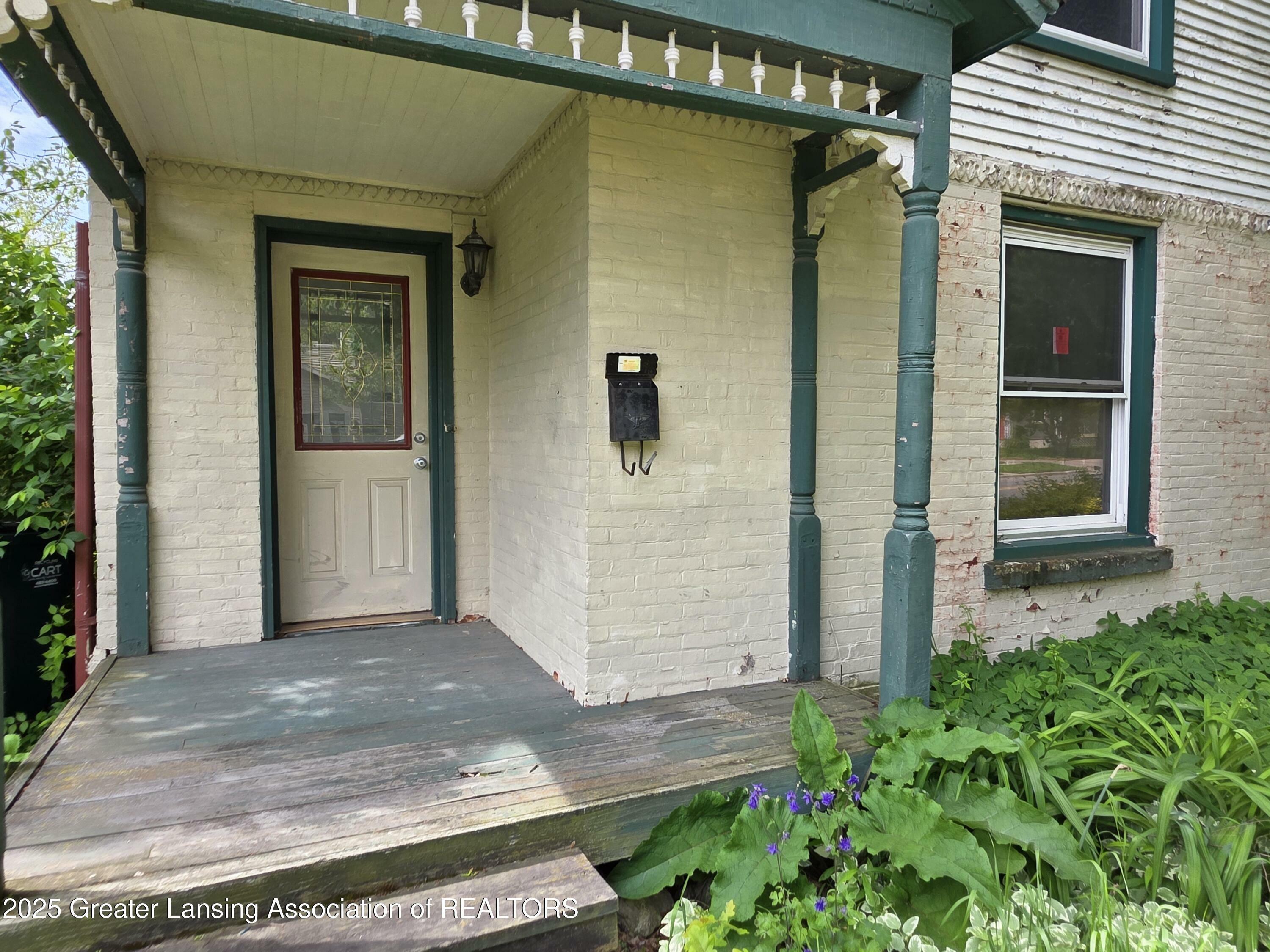 Property Photo: 609 W Shiawassee Street MI 48933