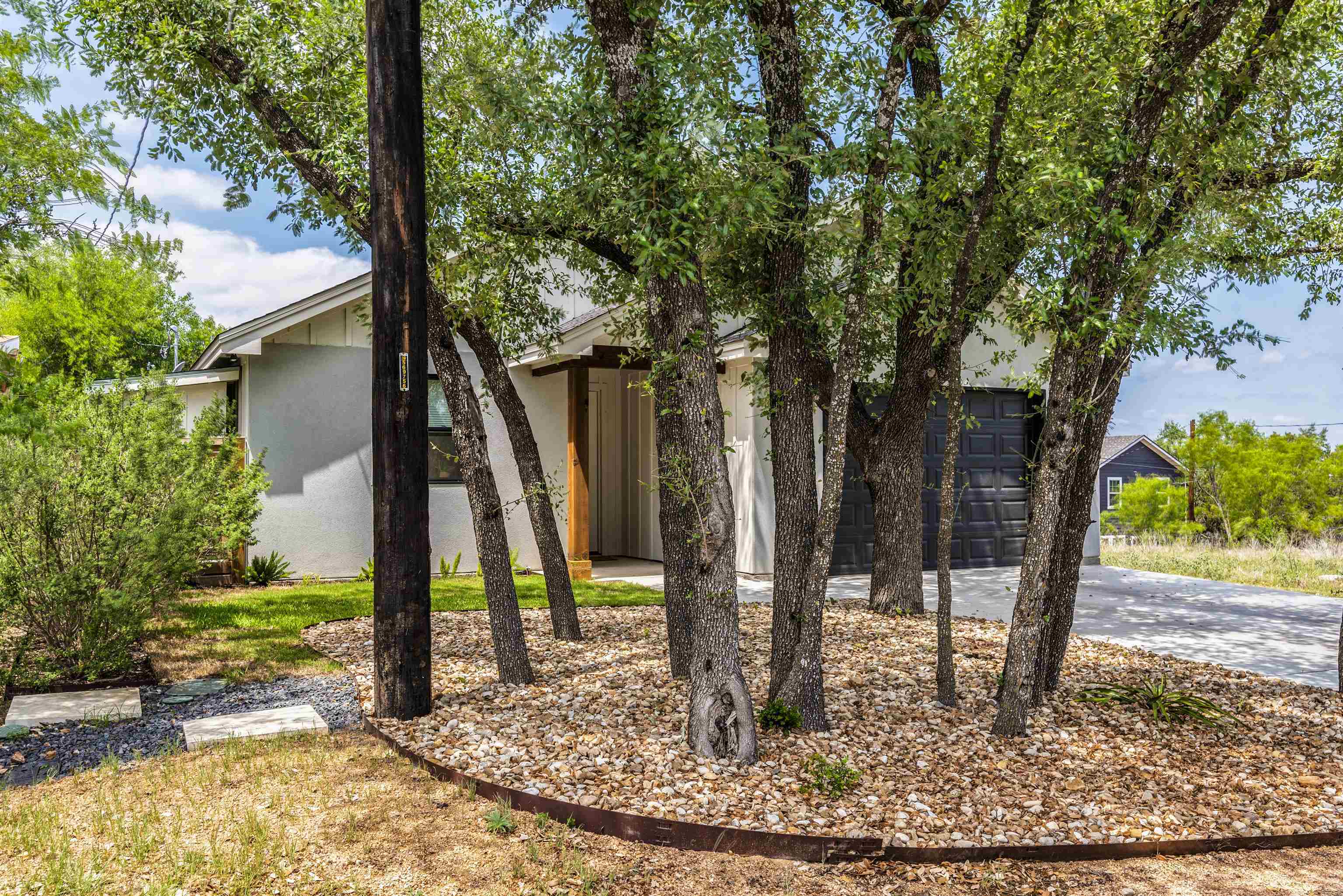 Property Photo: 638 Oak Lane Lane TX 78657