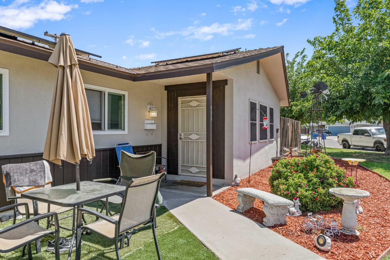 Property Photo: 990 Linda Lane CA 93245