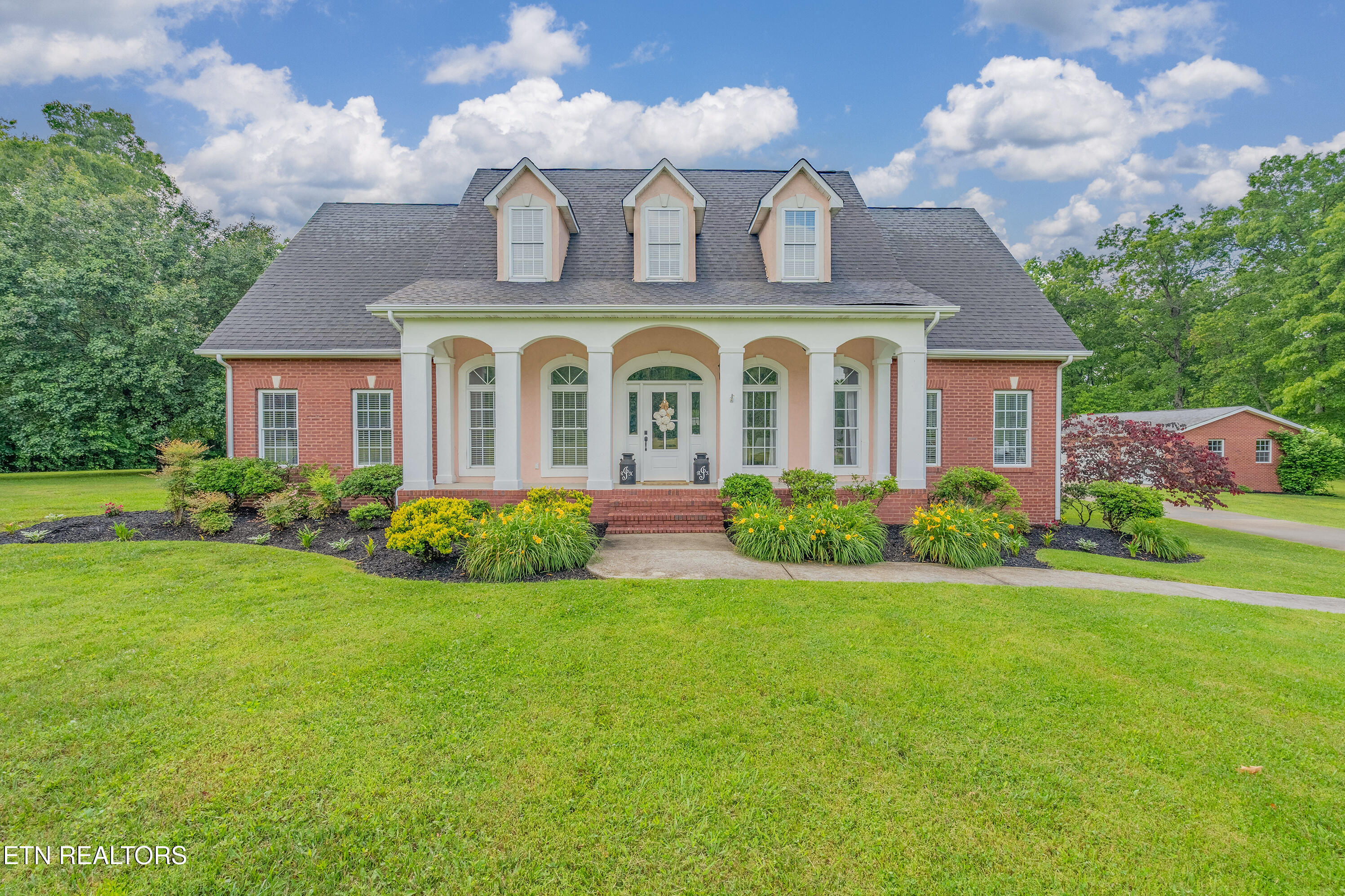 Property Photo: 255 Cumberland Mtn Drive TN 37872