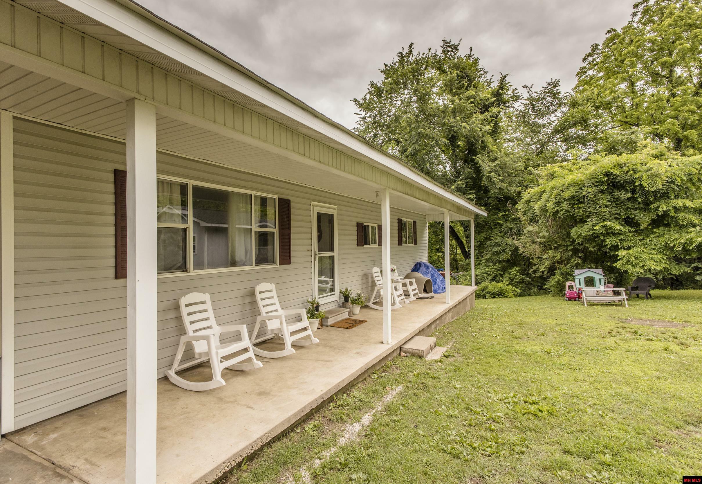 Property Photo:  380 Cr 458  AR 72653 