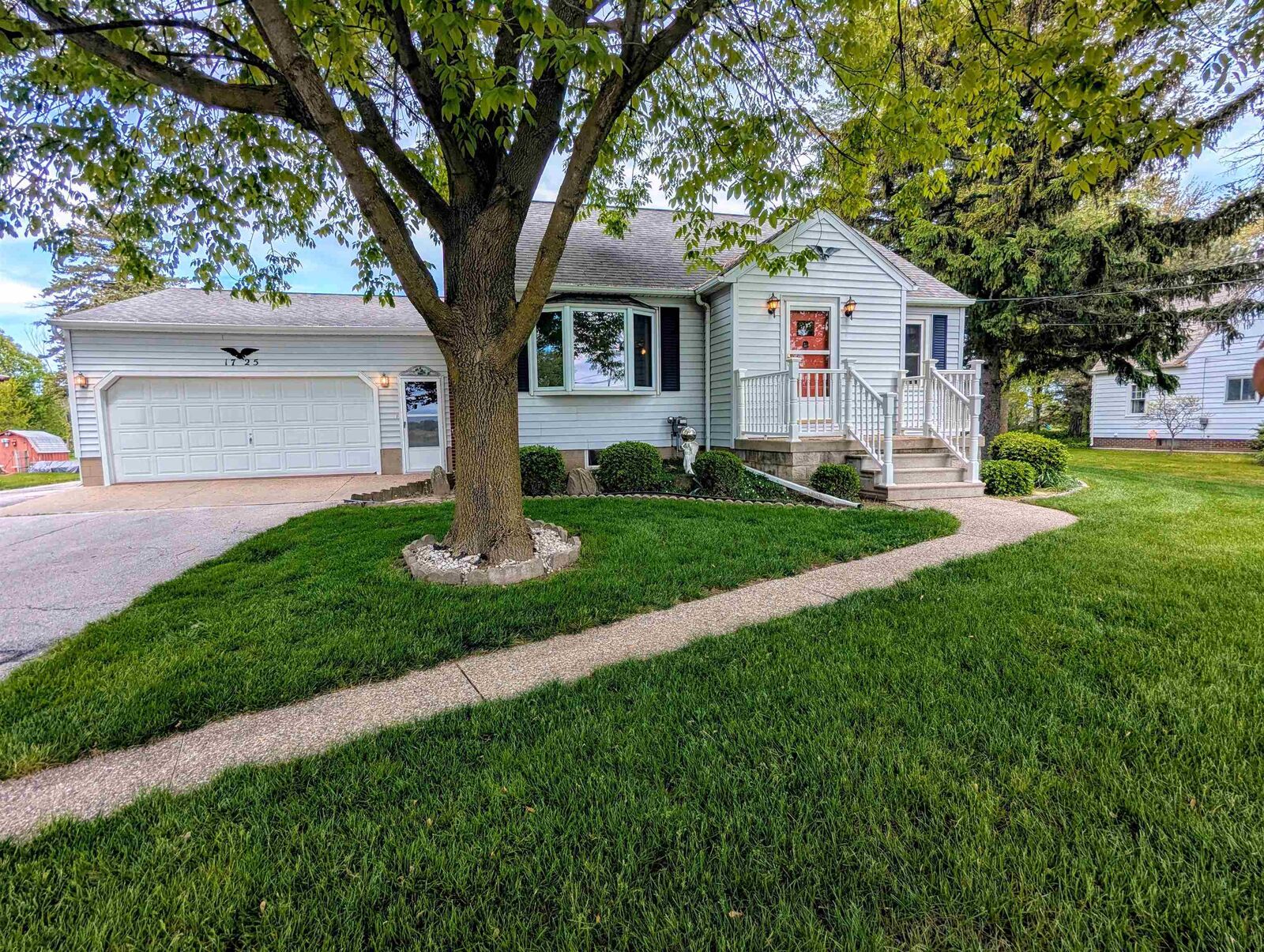 Property Photo:  1725 Midland Road  MI 48706 