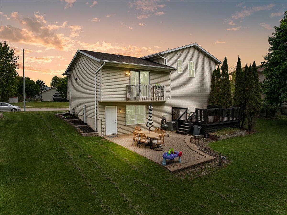 Property Photo: 443 Scott Ct WI 53027
