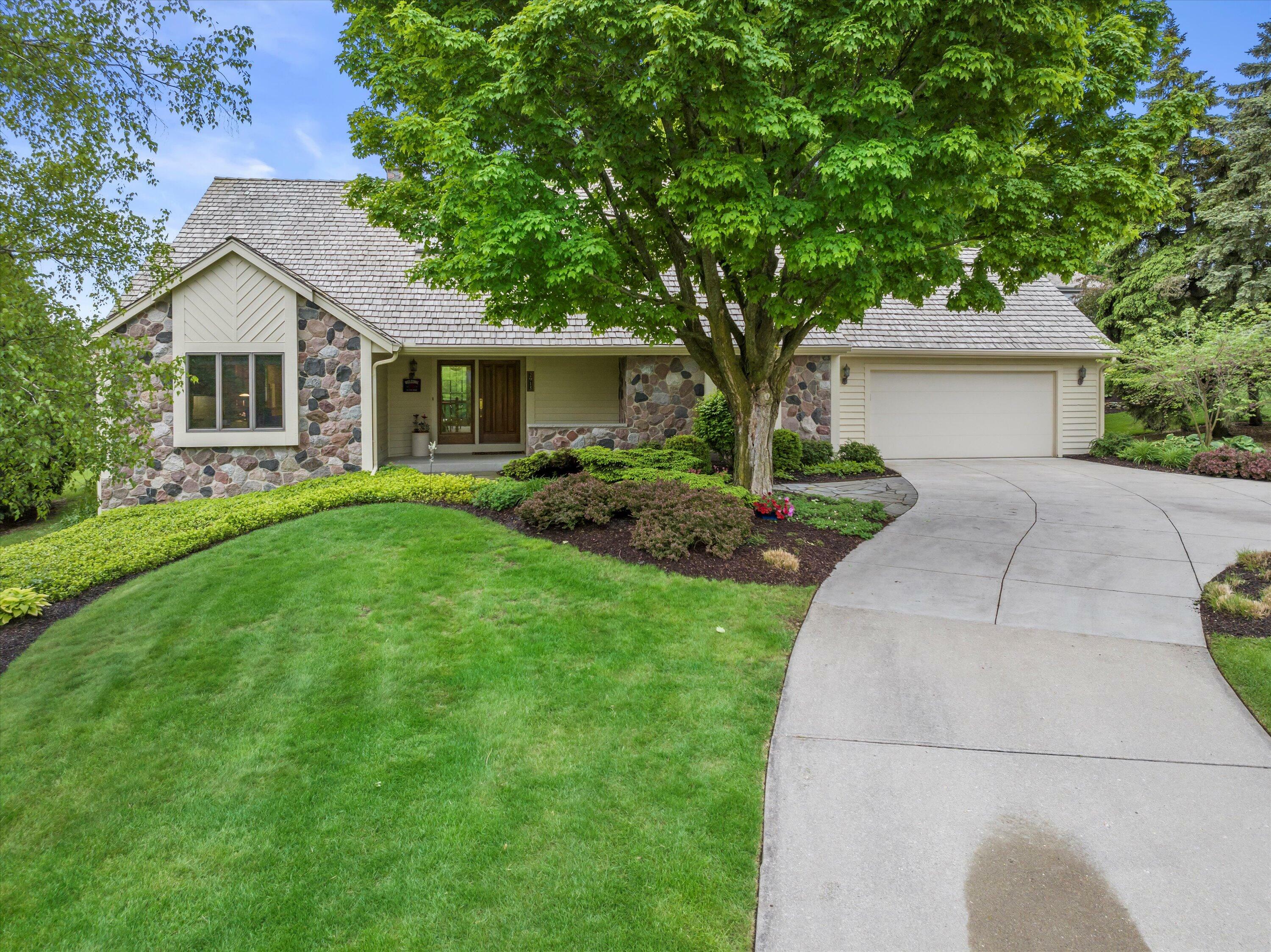 Property Photo: 2915 Brendon Way WI 53188