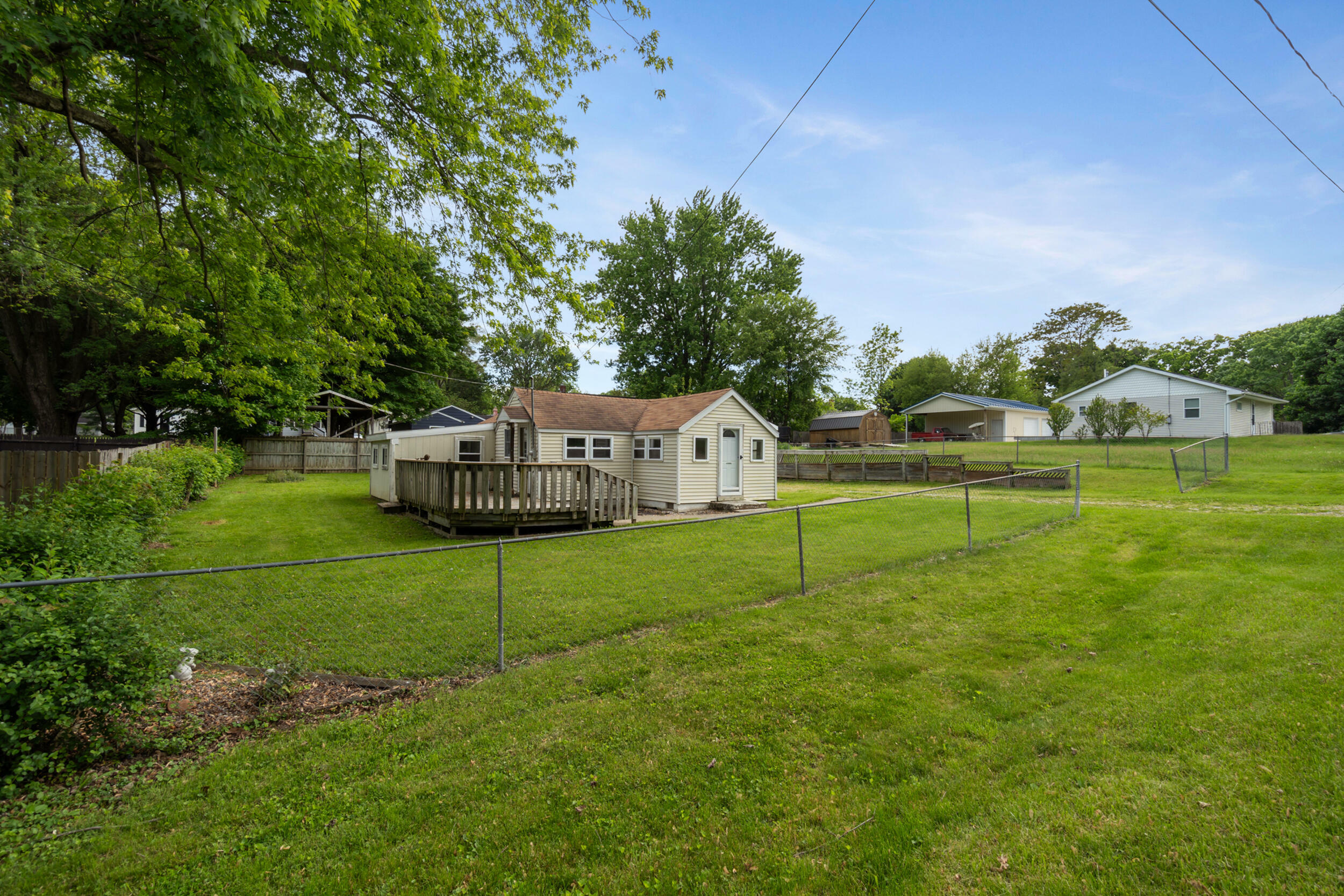 Property Photo: 817 Annetta Avenue MI 49203