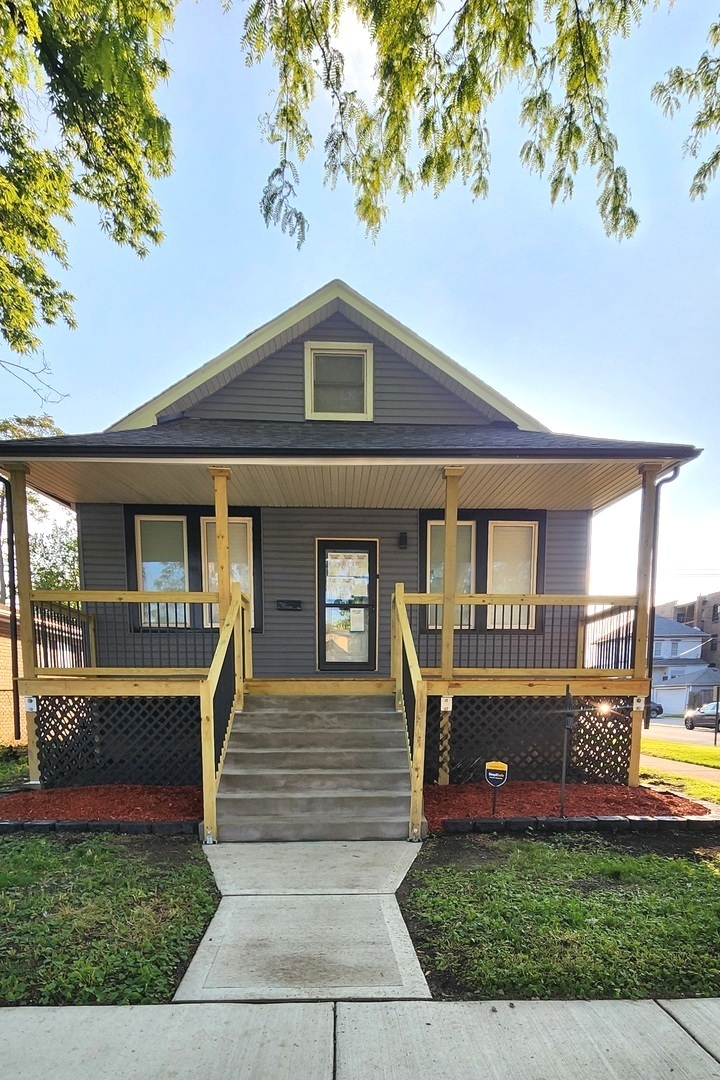 Property Photo:  1100 S 3rd Avenue  IL 60153 