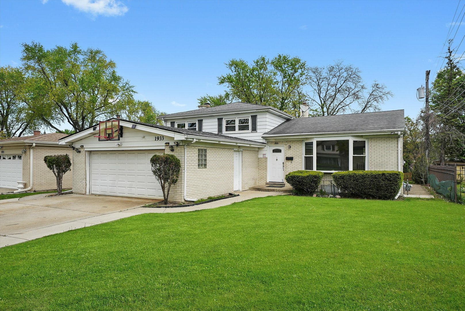 Property Photo: 1933 Birch Street IL 60016