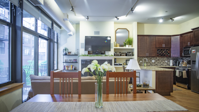 Property Photo: 333 W Hubbard Street 2J IL 60654