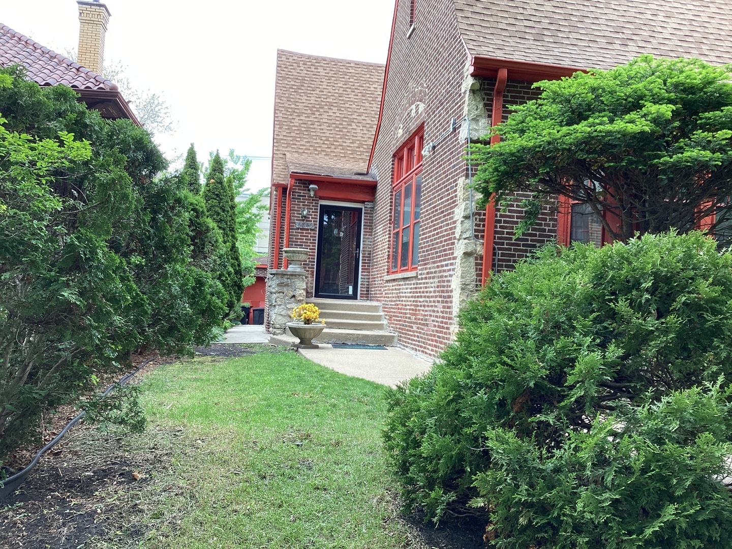 Property Photo: 6846 S Cregier Avenue IL 60649