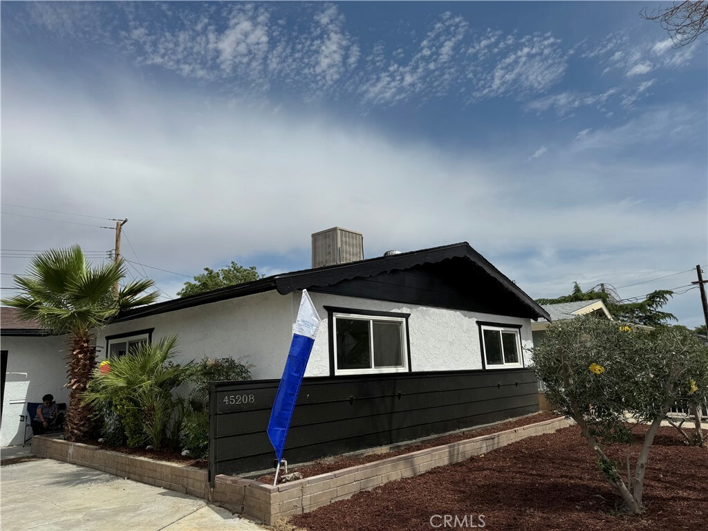 Property Photo: 45208 17th Street W CA 93534