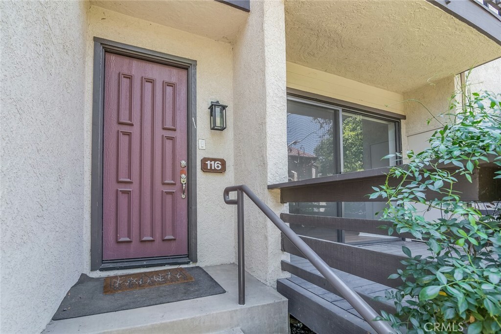 Property Photo: 5711 Owensmouth Avenue 116 CA 91367