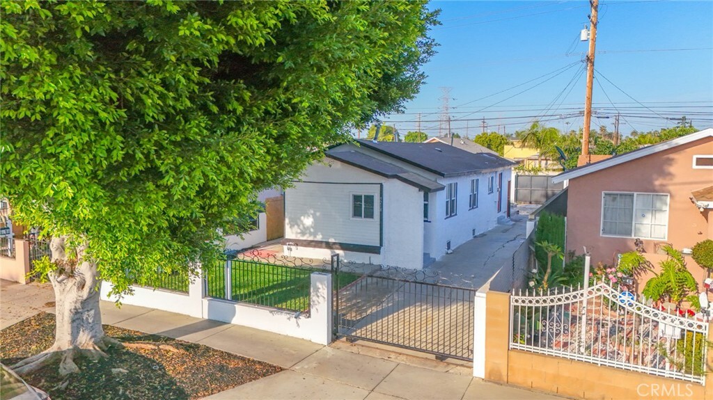 Property Photo: 9218 Hooper Avenue CA 90002