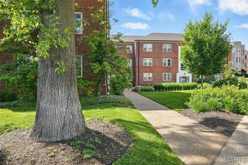 Property Photo: 923 S Hanley Road A MO 63105