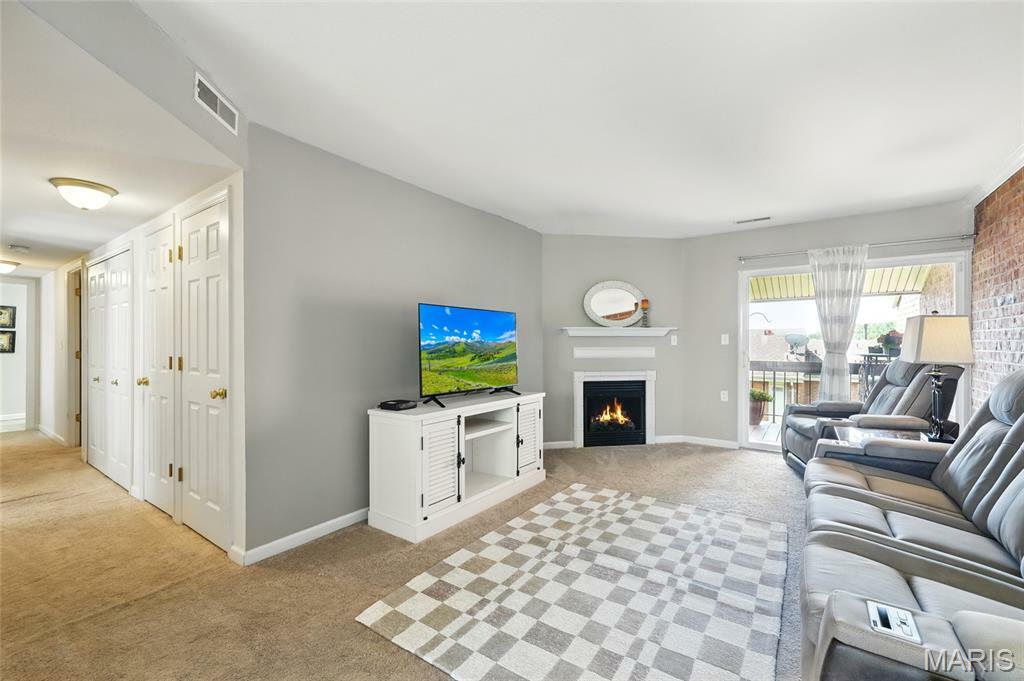 Property Photo: 1952 Greenpoint Drive 303 MO 63122