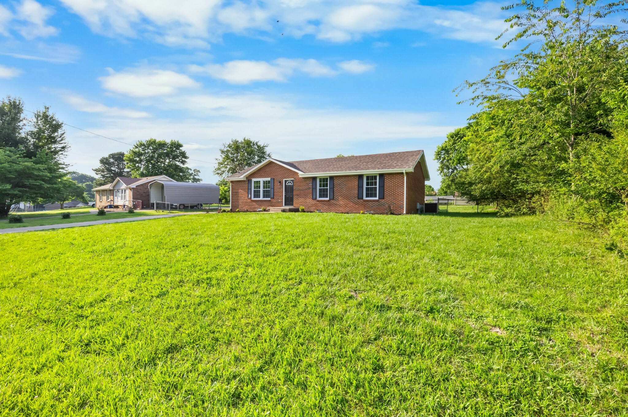Property Photo: 517 Overton Dr TN 37042