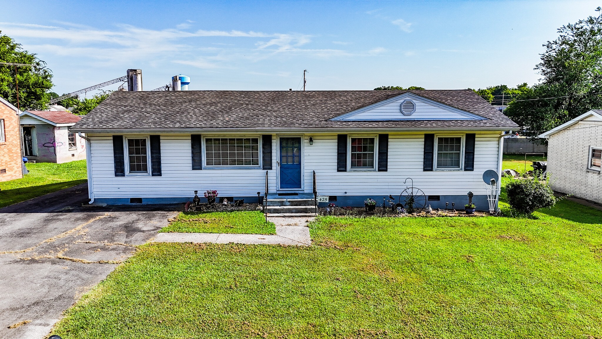 Property Photo: 425 Fairground Hts TN 37160