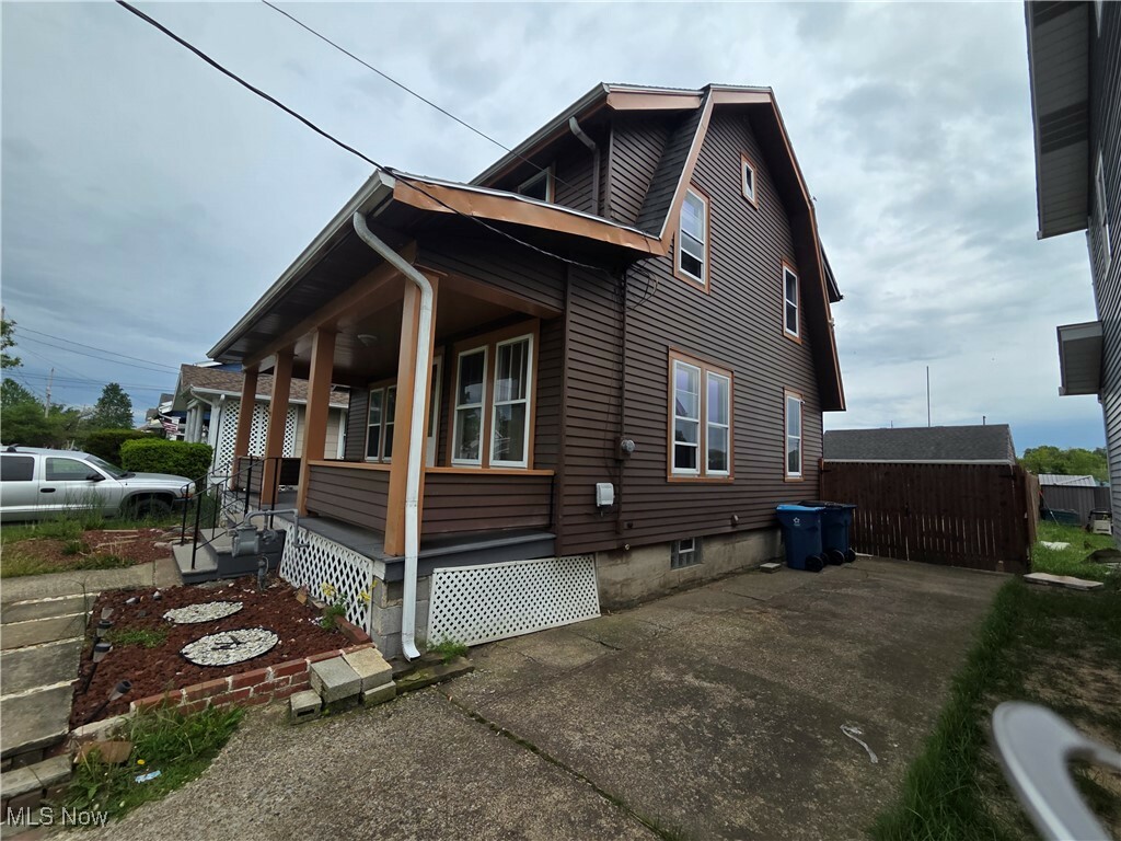 Property Photo: 1135 W 12th Street OH 44052