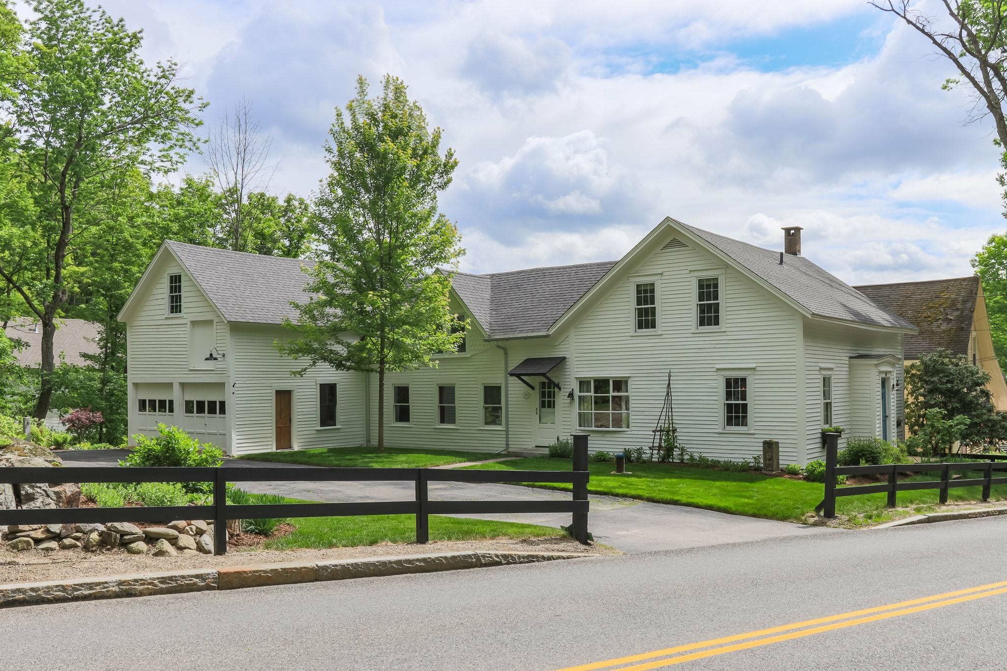 Property Photo: 10 Old Coach Road NH 03070