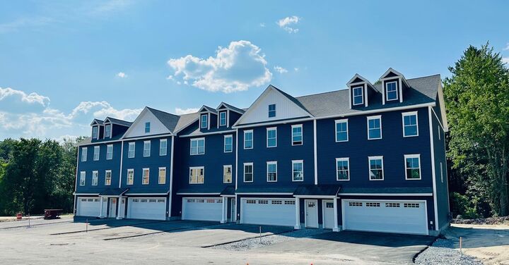 5 Elise Avenue  Londonderry NH 03053 photo