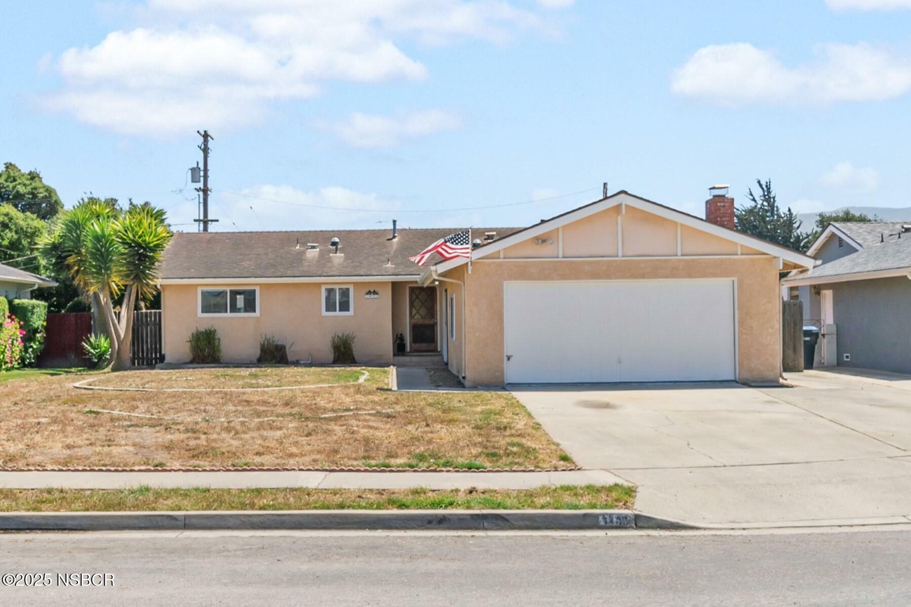Property Photo: 1408 W Nectarine Avenue CA 93436