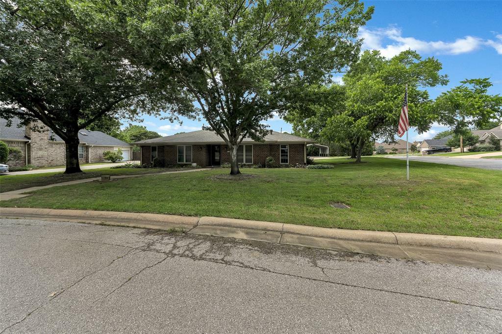 Property Photo: 1631 Idlewood Drive TX 75092