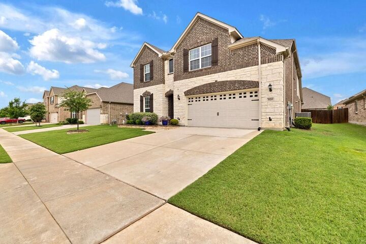 Property Photo: 820 Basket Willow TX 76052