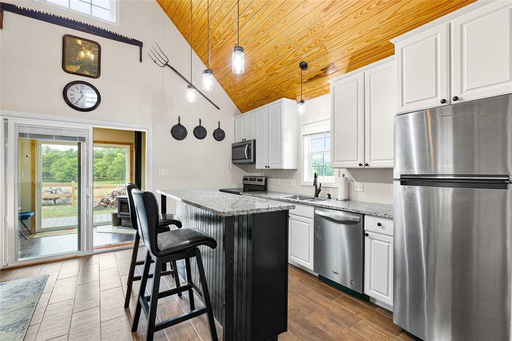 Property Photo: 1185 County Road 1590 TX 76225