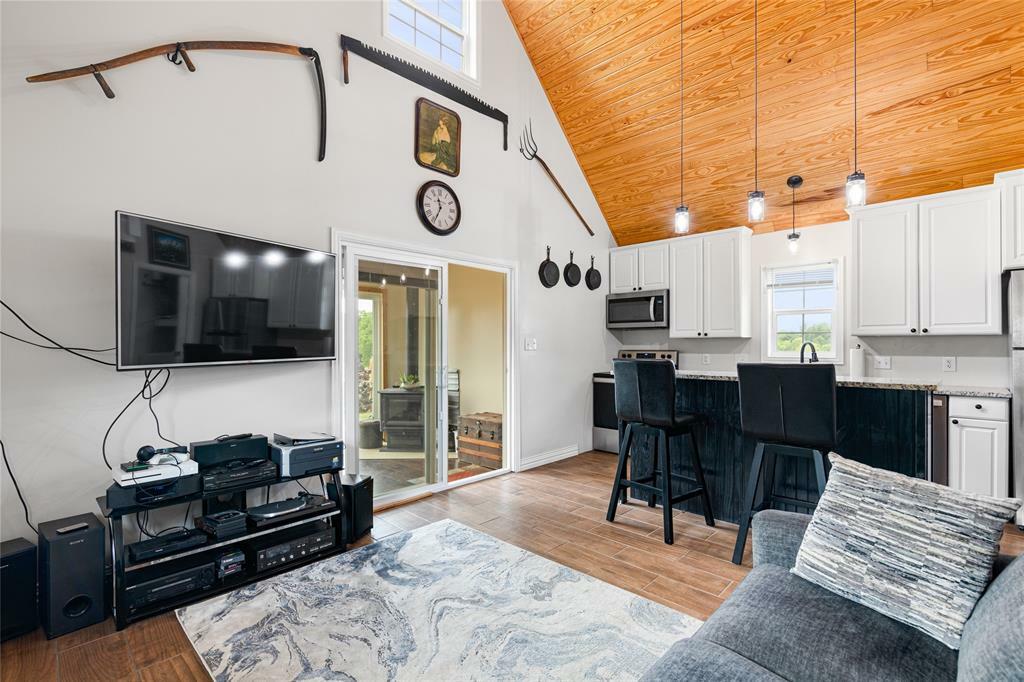 Property Photo: 1185 County Road 1590 TX 76225