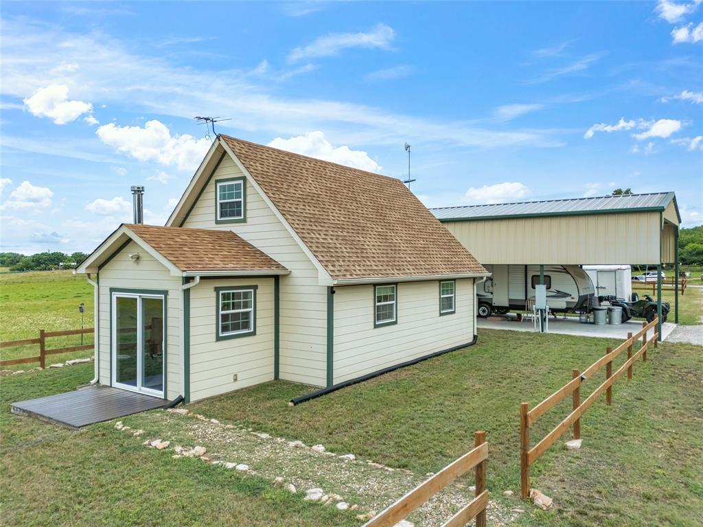 Property Photo:  1185 County Road 1590  TX 76225 