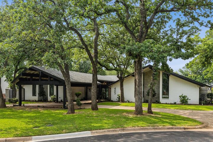 Property Photo:  405 Woodbriar Court  TX 76034 
