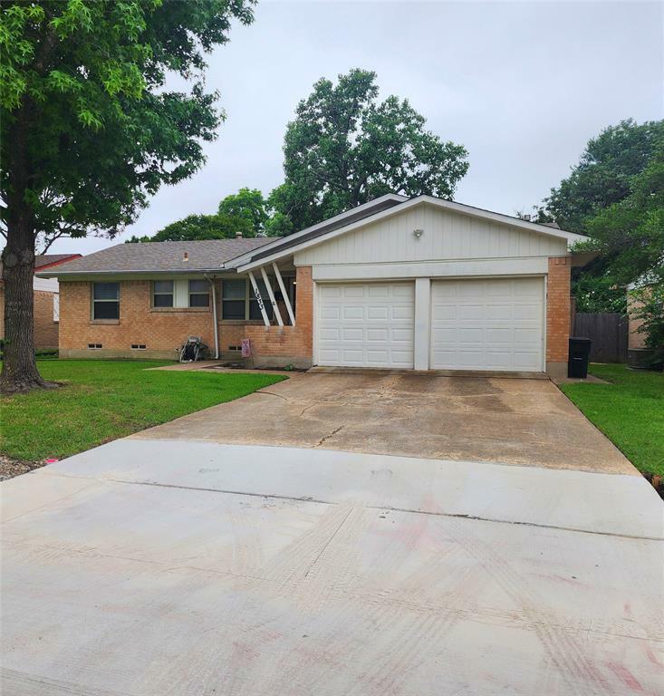 Property Photo: 1833 South Parkway TX 75149