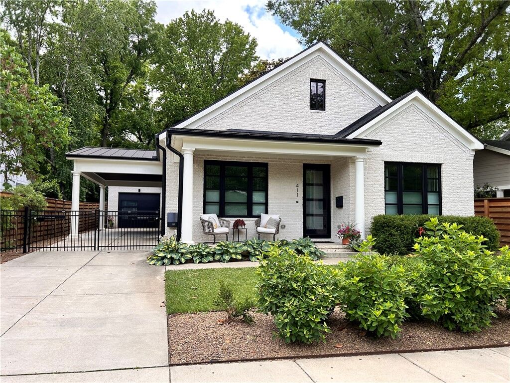 Property Photo:  411 E Maple Street  AR 72701 