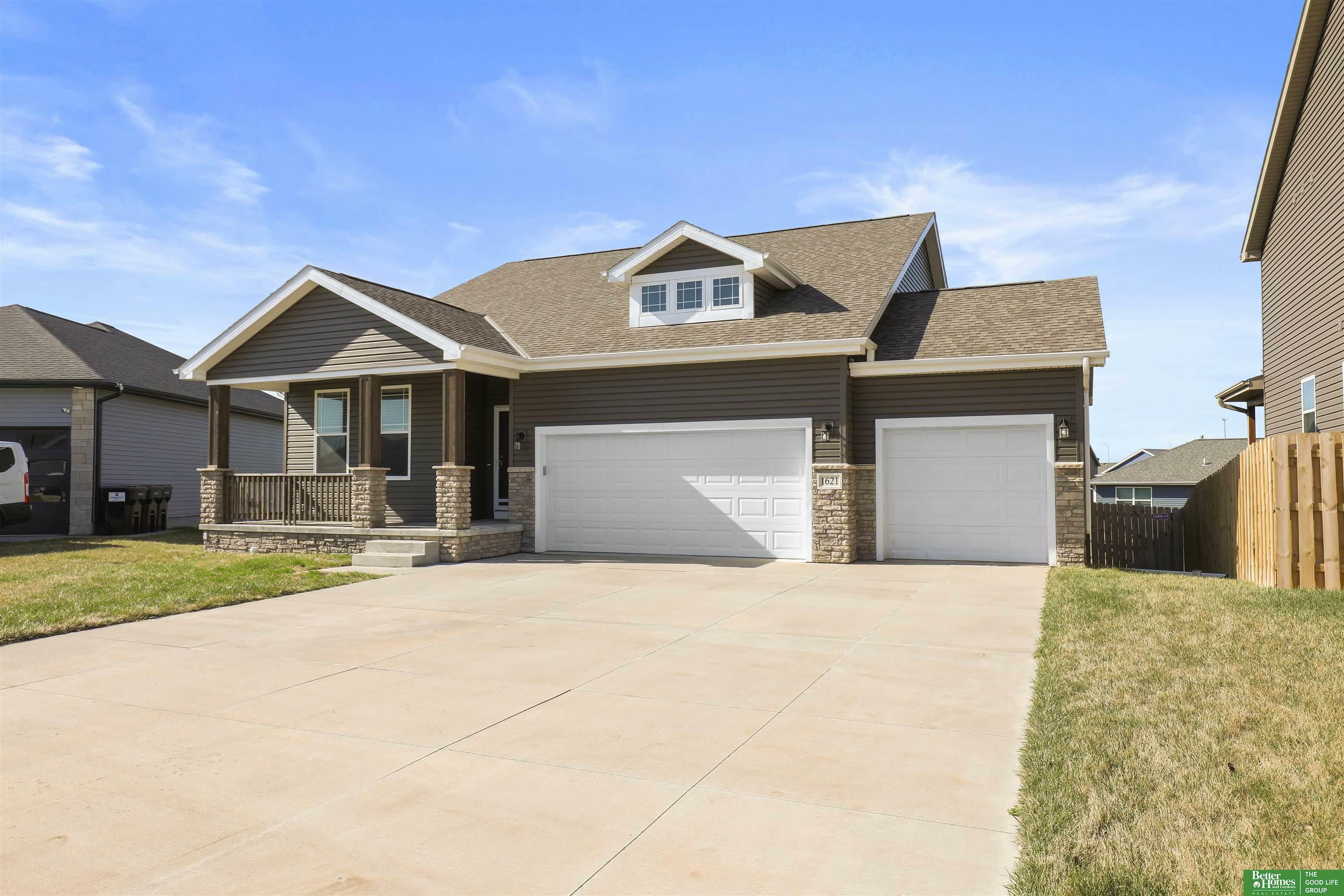 Property Photo:  1621 Pennsylvania Court  NE 68521 