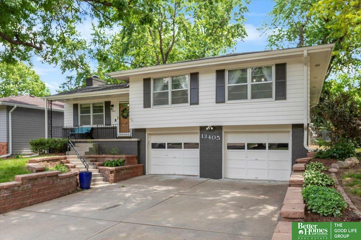 Property Photo: 13405 Trendwood Drive NE 68144