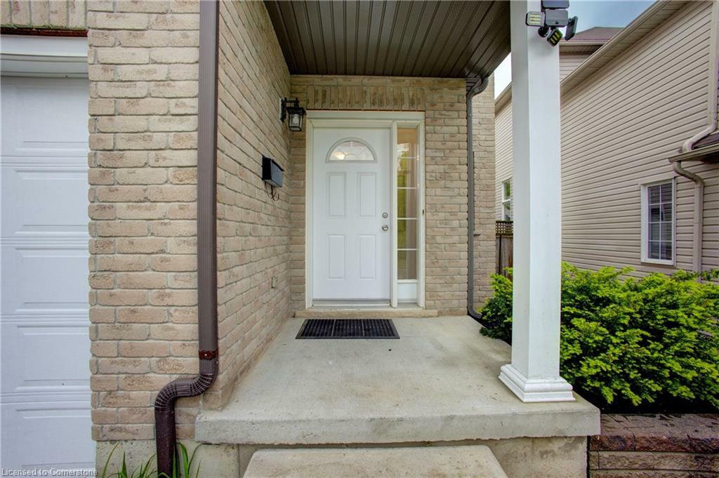 Property Photo: 863 Laurelwood Drive ON N2V 2X8
