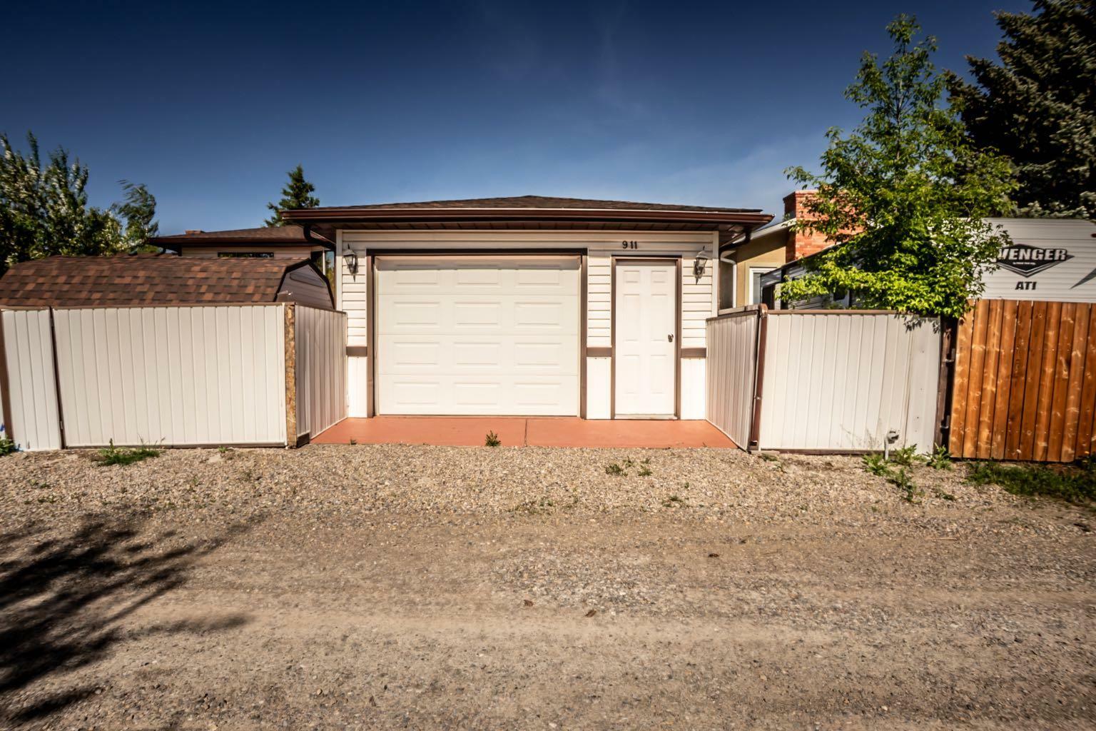 Property Photo: 911 12 Street SE AB T1V 1L2