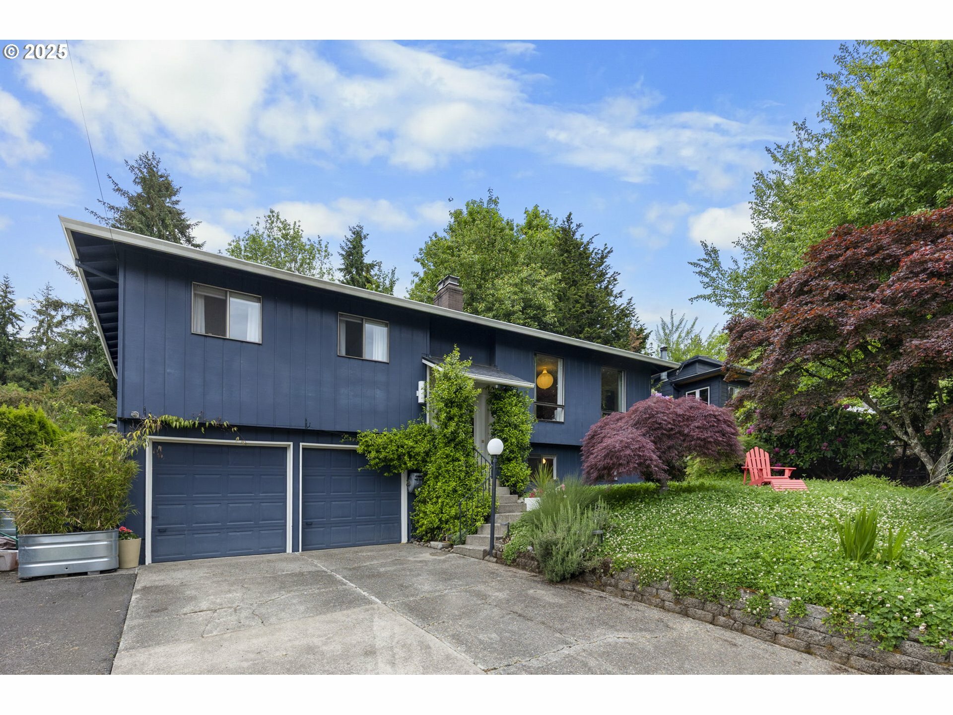 Property Photo: 1917 SW Marigold St OR 97219