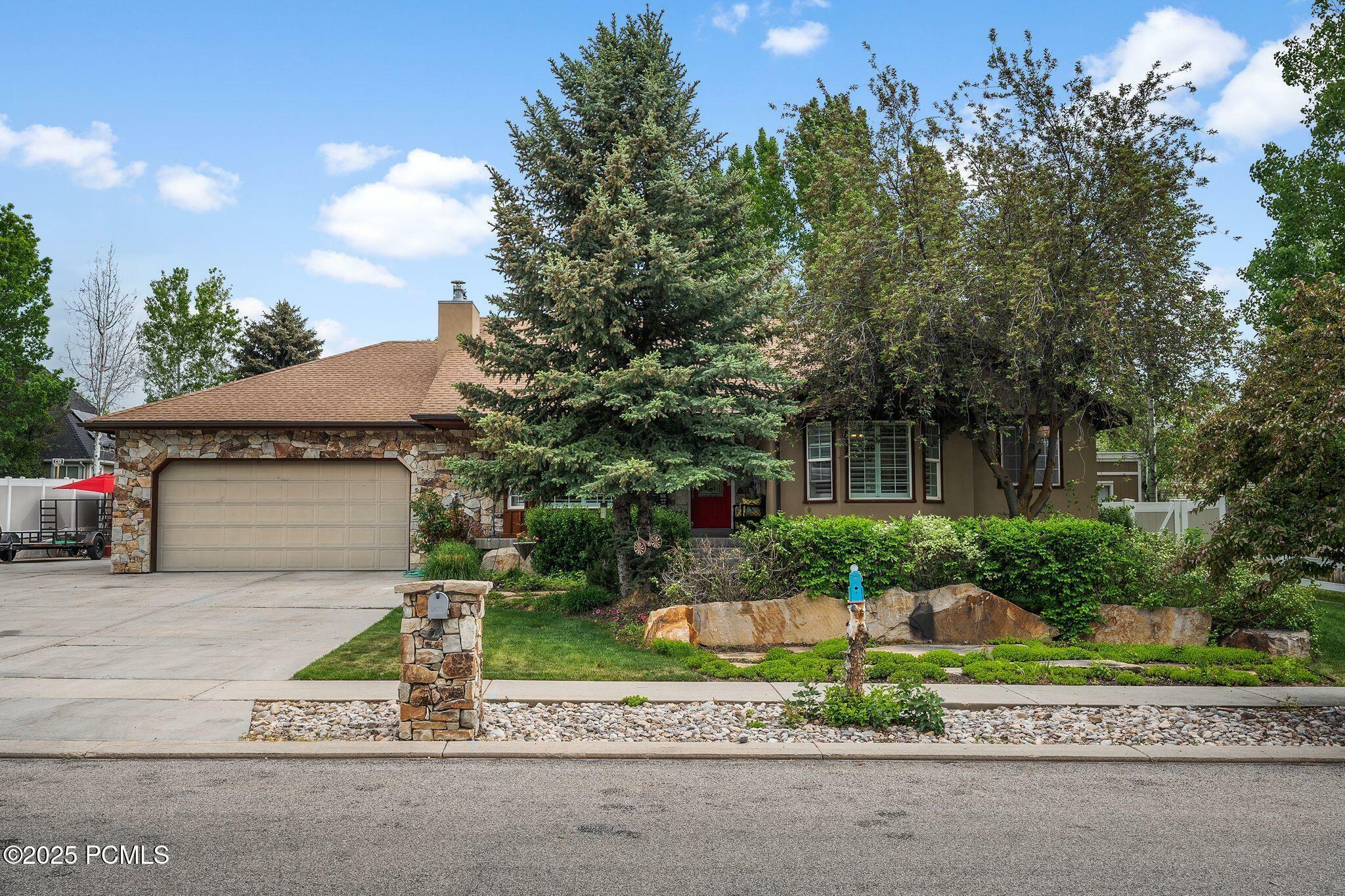 Property Photo: 896 E 380 N UT 84032