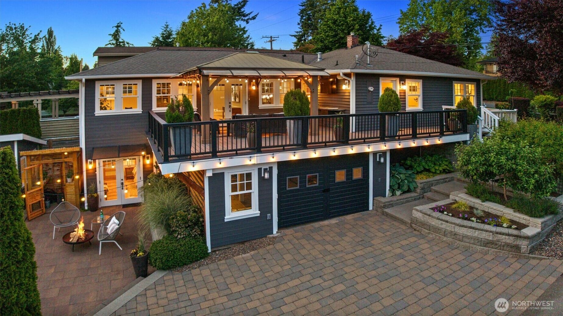 Property Photo:  817  6th Street  WA 98033 