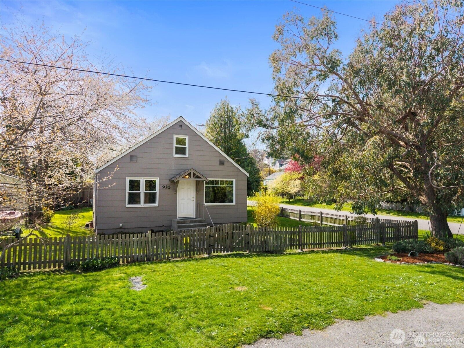 Property Photo:  925  Jackson Street  WA 98368 
