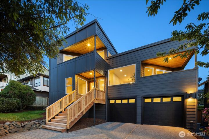 Property Photo:  1005 N 33rd Street  WA 98056 