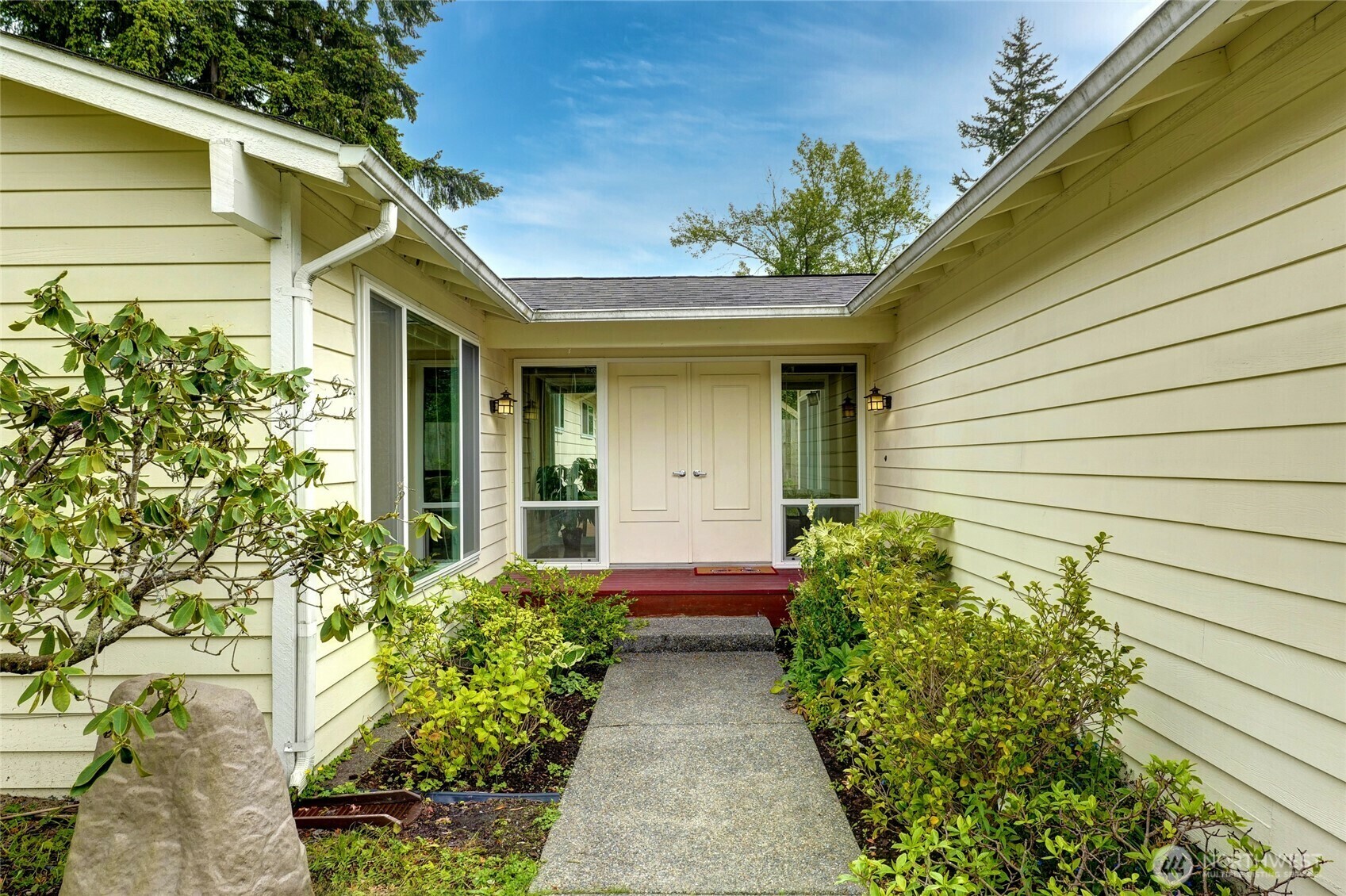 Property Photo: 13255 SE 161st Place WA 98058