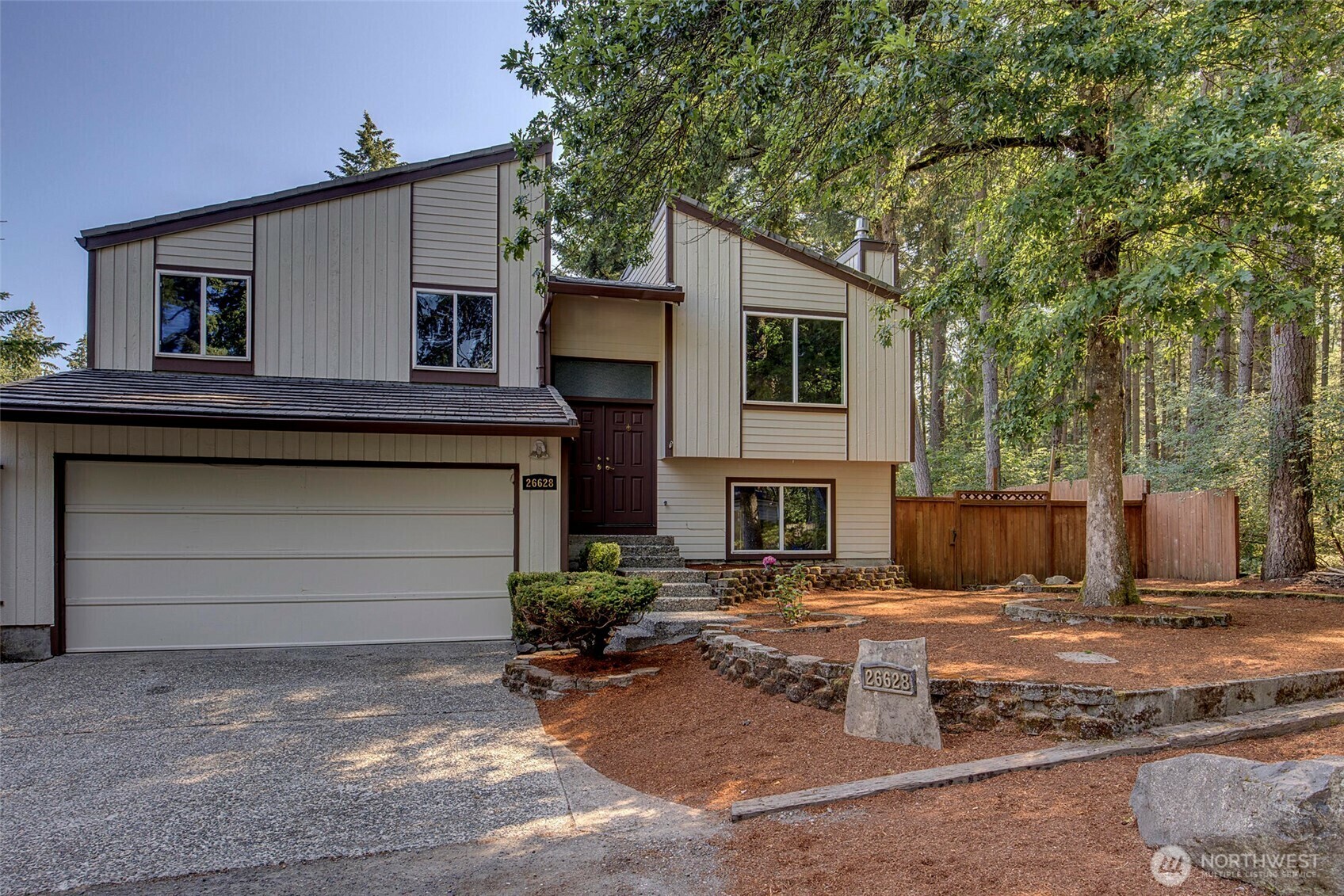 Property Photo: 26628 Timberlane Drive SE WA 98042